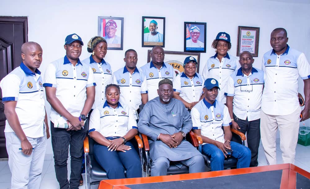 council-chairman-comrade-dauda-receives-nulge-ikeja-chapter.jpg