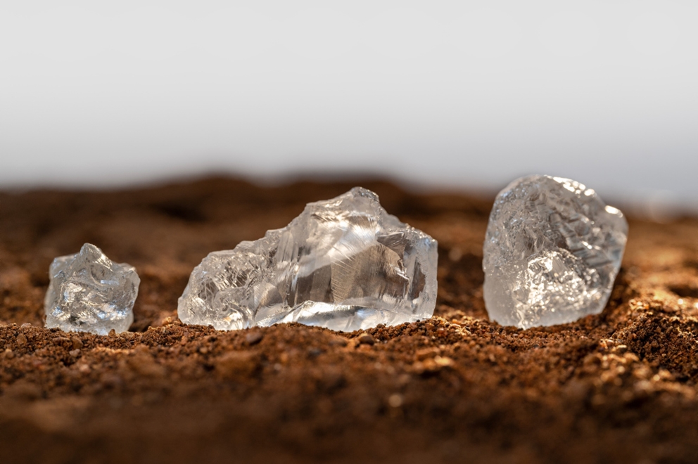 de-beers-group-and-endiama-discover-new-kimberlite-field-in-angola-the-discovery-of-kimberlite.jpg