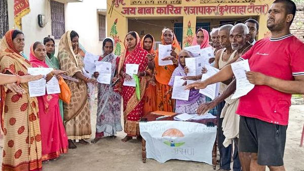 ecs-draft-electoral-rolls-out-in-bihar-7-24-cr-voters-enlisted-over-65-lakh-names-dropped.jpg