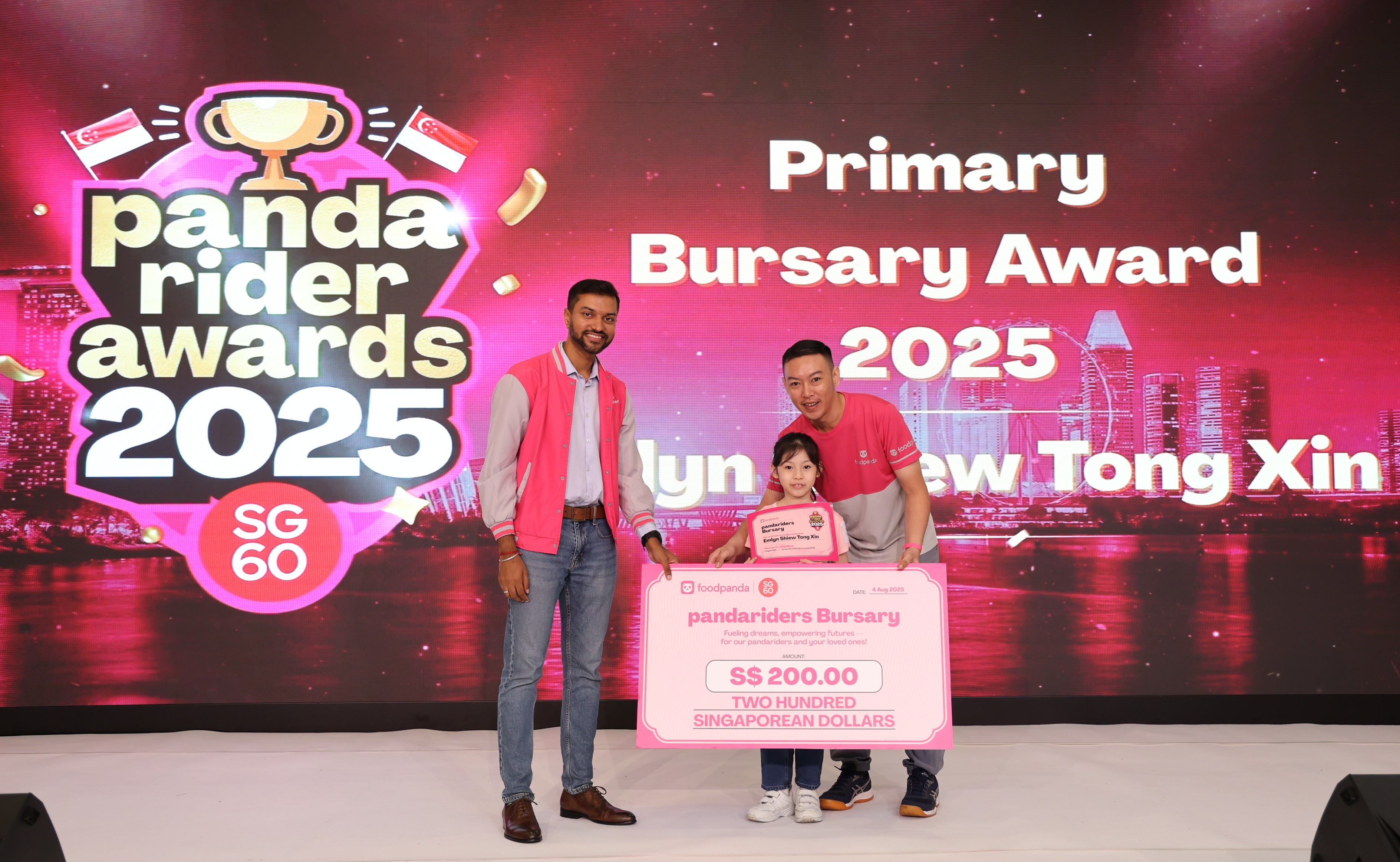 foodpanda-honours-delivery-partners-this-national-day-with-s16000-in-bursaries-double-tipping-and-rider-safety-courses-foodpanda-pandarider-awards-2025-primary-bursary-award-recipient_emlyn.jpg
