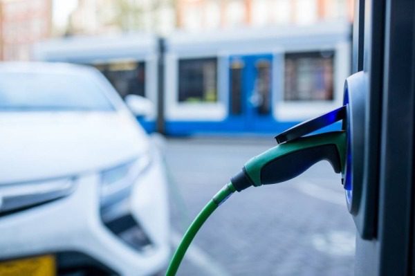 germany-sees-shrinking-gap-in-electric-petrol-car-costs.jpg
