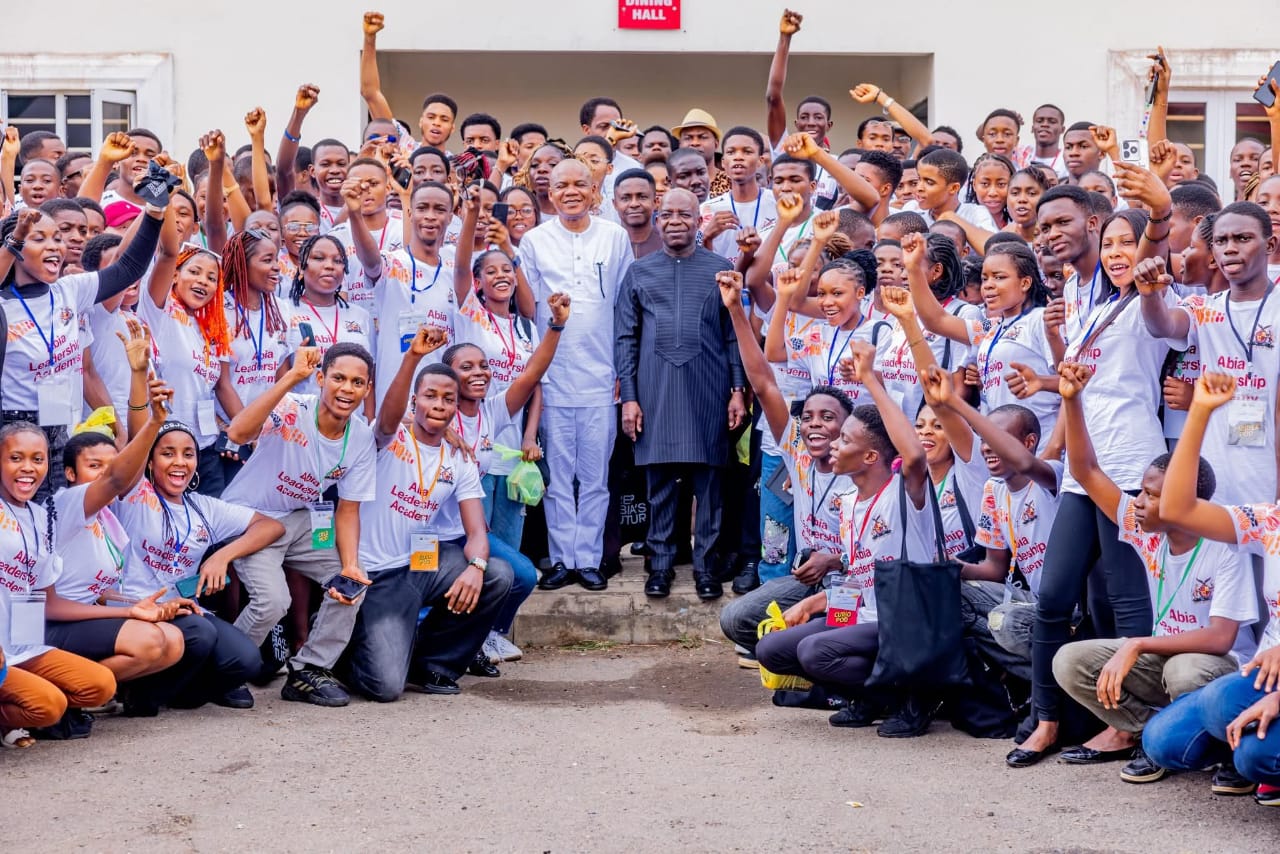governor-otti-and-his-many-children.jpg
