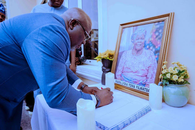 governor-sheriff-oborevwori-commiserates-with-apc-national-chairman-over-mothers-demise-2.jpg