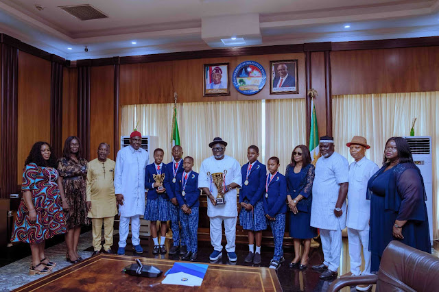 governor-sheriff-oborevwori-rewards-world-debate-champions-with-n20-million-each-1.jpg