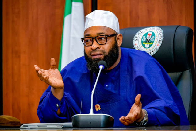 governor-umaru-bago-donates-100-bags-of-rice-10-cows-to-support-nysc-corps-members.jpg