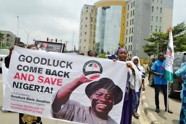 hundreds-rally-at-pdp-headquarters-urging-ebele-goodluck-jonathan-to-run-for-president-in-2027-2.jpg