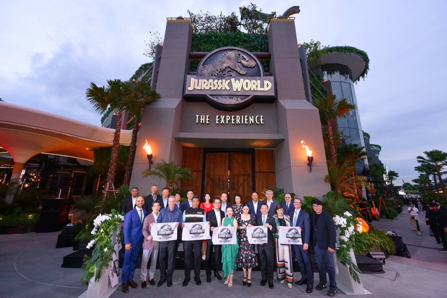 jurassic-world-the-experience-a-new-immersive-walk-through-experience-opens-in-bangkok-at-asiatique-the-riverfront-destination-photo.jpg