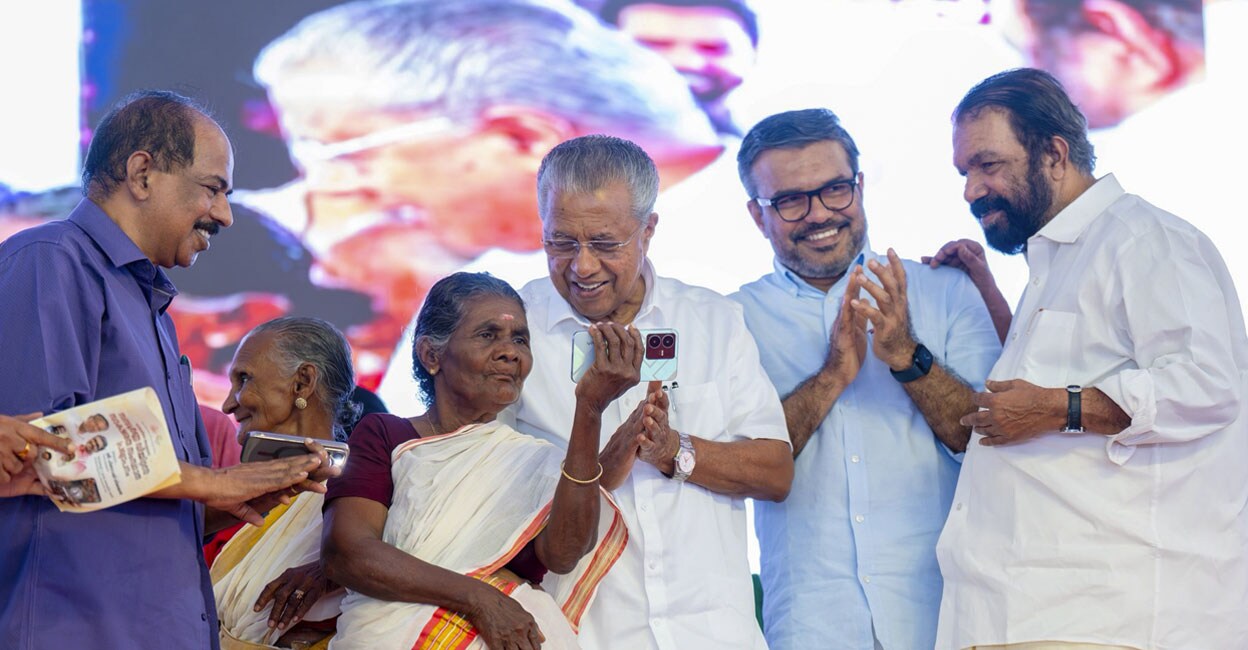 kerala-becomes-first-state-in-india-to-achieve-complete-digital-literacy-says-cm-vijayan.jpg