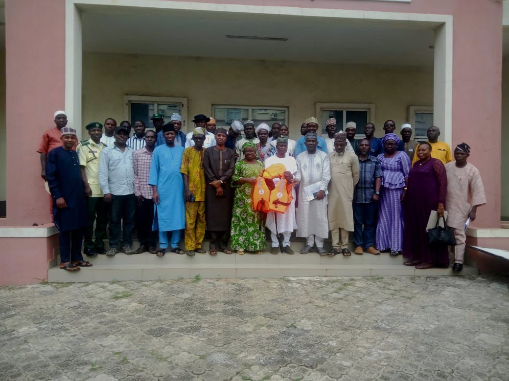 kwara-state-govt-hands-over-1000-life-jackets-to-boat-operators.jpg