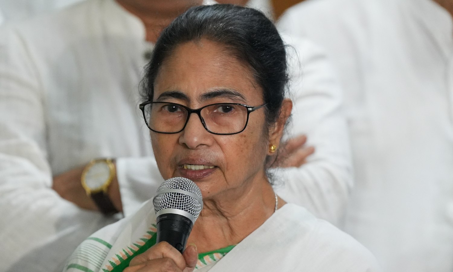 mamata-poorest-cm-in-country-with-total-assets-worth-rs-15-38-lakh-says-report.jpg