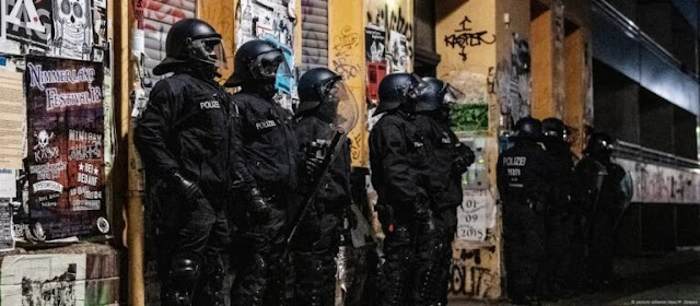 massive-police-raid-on-berlins-far-left-stronghold-at-rigaer-strasse-sparks-debate-over-squatting-and-urban-politics.jpg