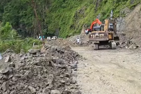 nh-10-closure-extended-amid-landslide-crisis-alternate-routes-warnings-issued-for-sikkim-kalimpong-corridor.png