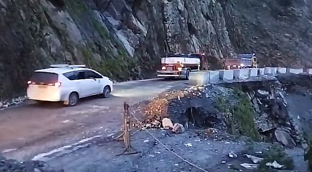nhidcl-completes-hill-cutting-at-setijhora-on-nh10-one-way-traffic-resumes.png