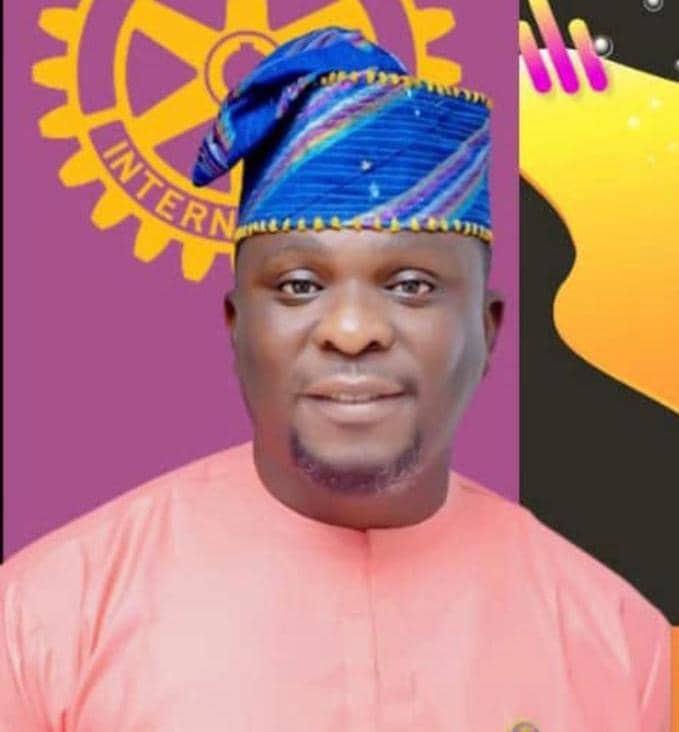oaustech-vc-staff-celebrate-prince-adeyefas-selection-as-elemure-elect.jpg