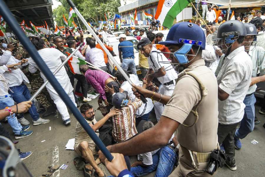 parents-of-deceased-rg-kar-doctor-injured-in-alleged-police-lathicharge-hospitalized.jpg