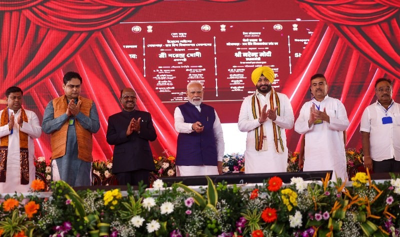 pm-lays-foundation-stone-of-6-lane-elevated-kona-expressway-inaugurates-3-metro-routes.jpg