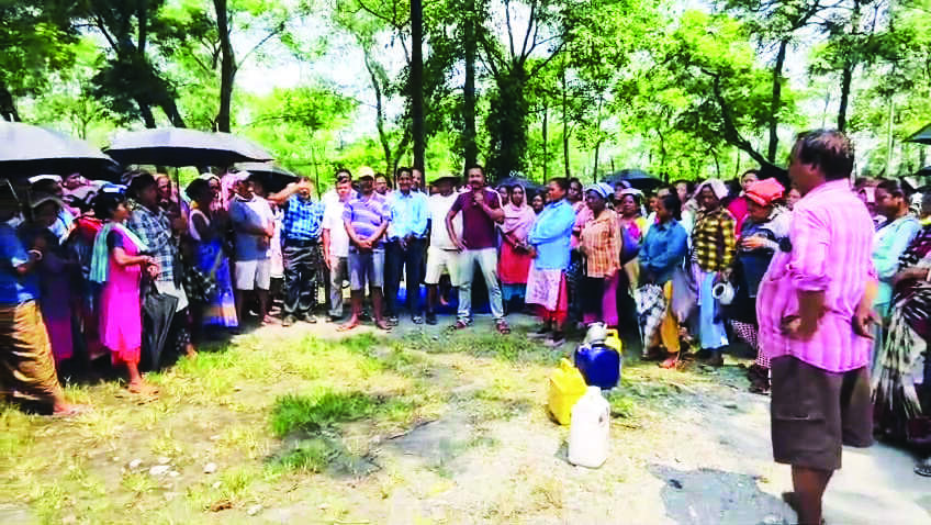 protests-erupt-in-alipurduar-tea-gardens-over-unpaid-wages-bonus-demands-and-pending-allowances.jpg