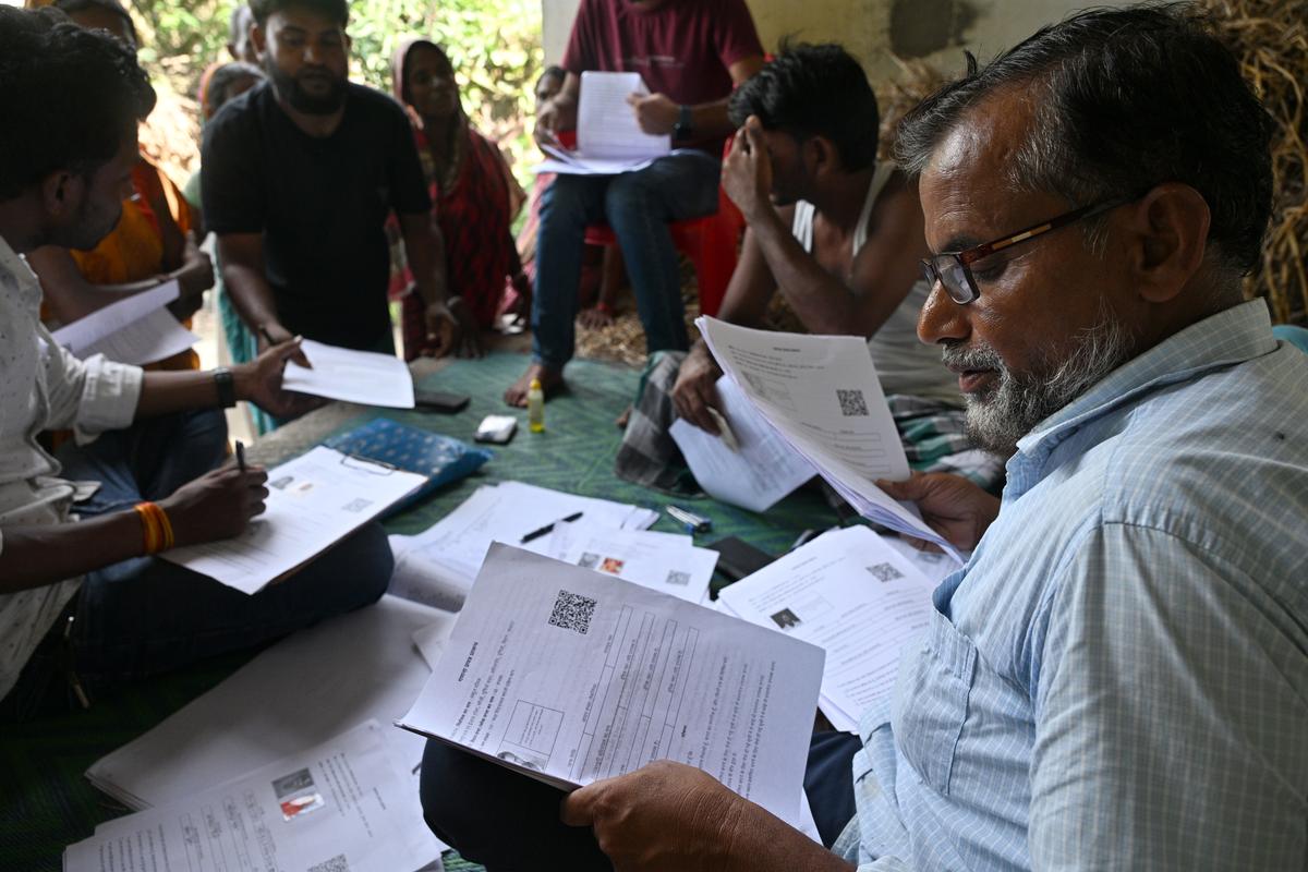 rush-for-birth-documents-amidst-sir-of-electoral-roll-fears.jpg