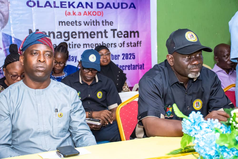 comrade-dauda-meets-with-management-team-members-of-staff-of-ikeja-local-government.jpg
