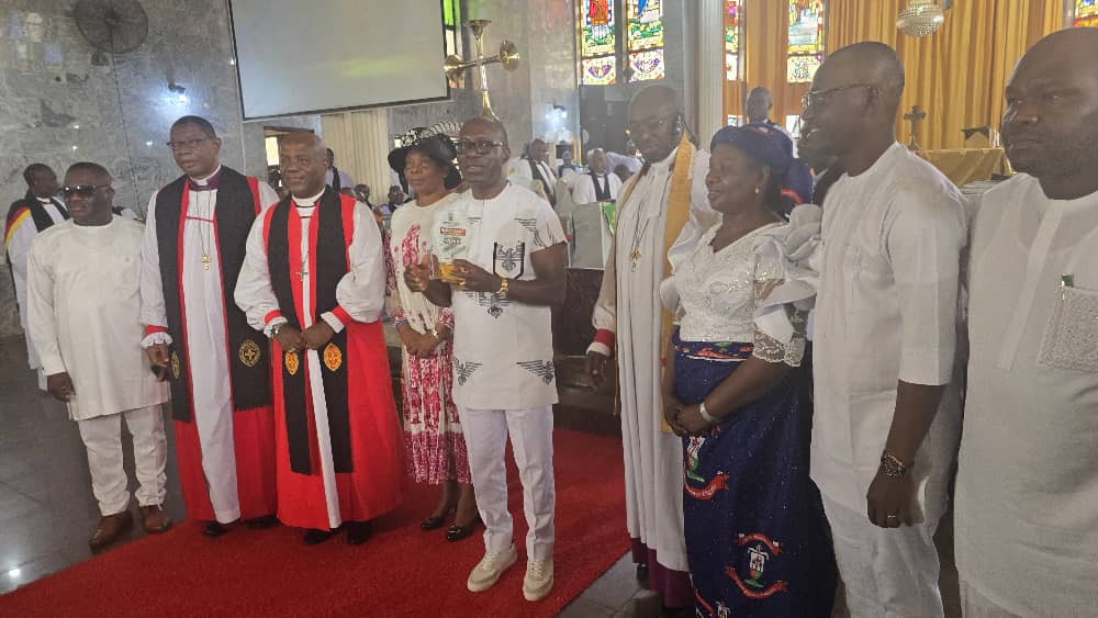 gov-soludo-celebrates-20-years-of-aguata-anglican-diocese-honoured-with-award.jpg