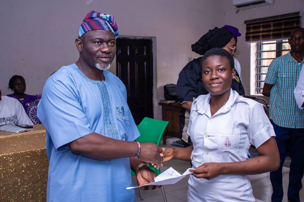 ikeja-council-boss-comrade-dauda-presents-free-gce-forms-to-indigent-students.jpg