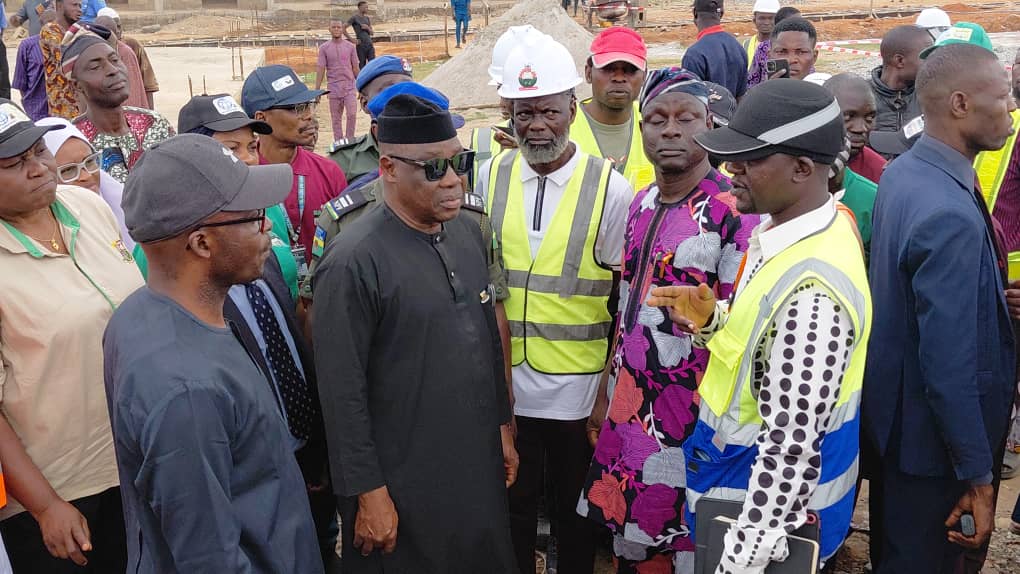 oyo-ag-gov-inspects-raamp-roads-market-projects.jpg