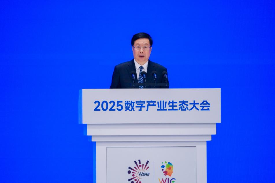 the-world-smart-industry-expo-2025-concludes-successfully-and-the-2025-digital-industry-ecology-conference-bears-abundant-fruits-hu-henghua-deputy-secretary-of-the-chongqing-municipal-committee-of-c.jpg